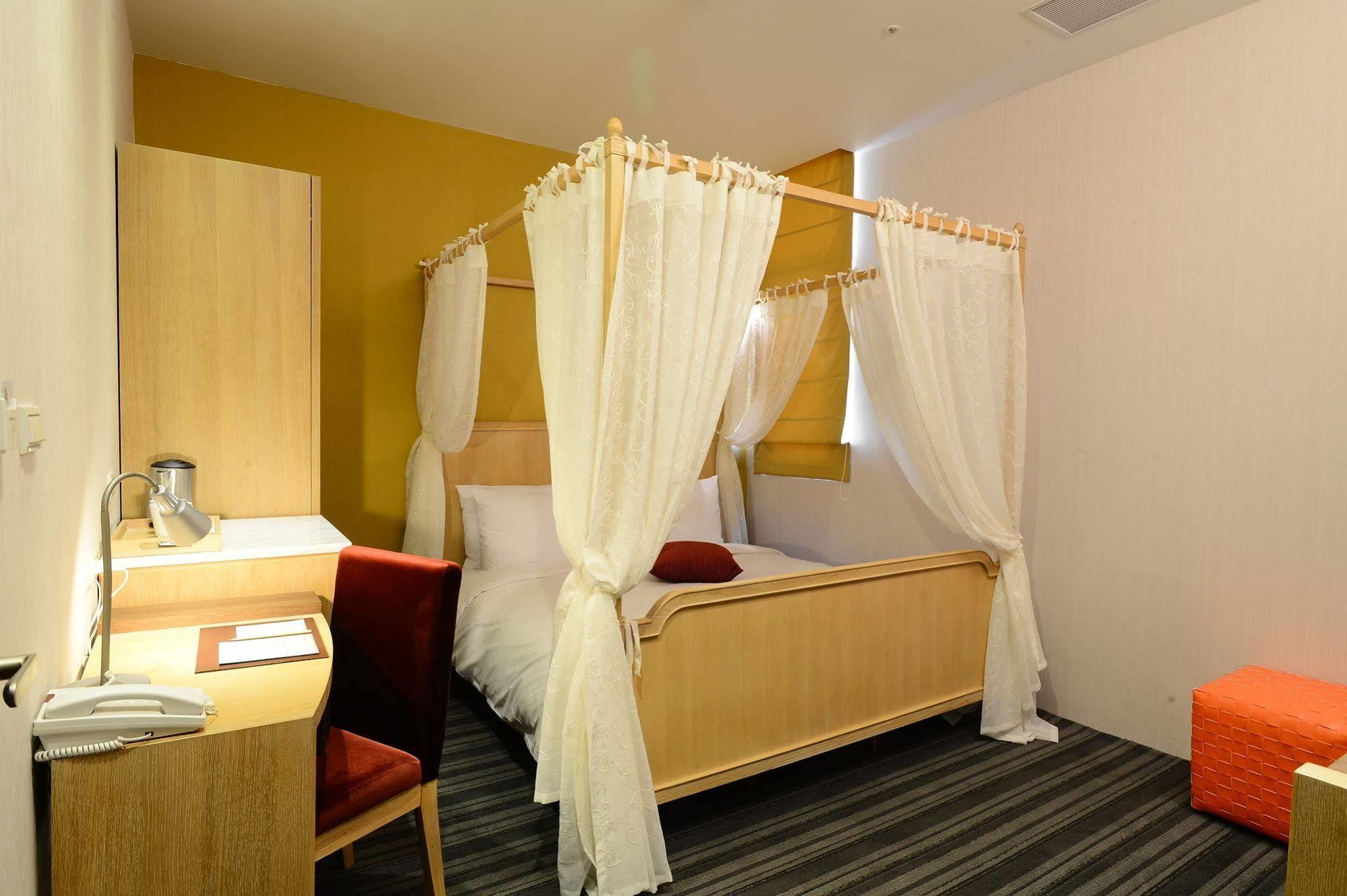 อินยังโฮเต็ล Hotel เกาสง ภายนอก รูปภาพ